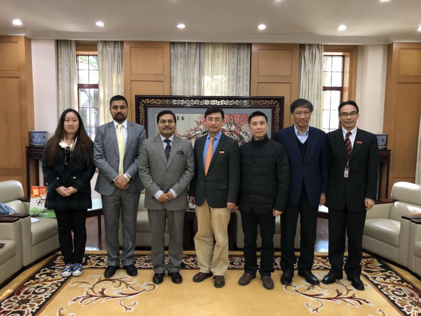 熊思东校长会见印度驻上海总领事...